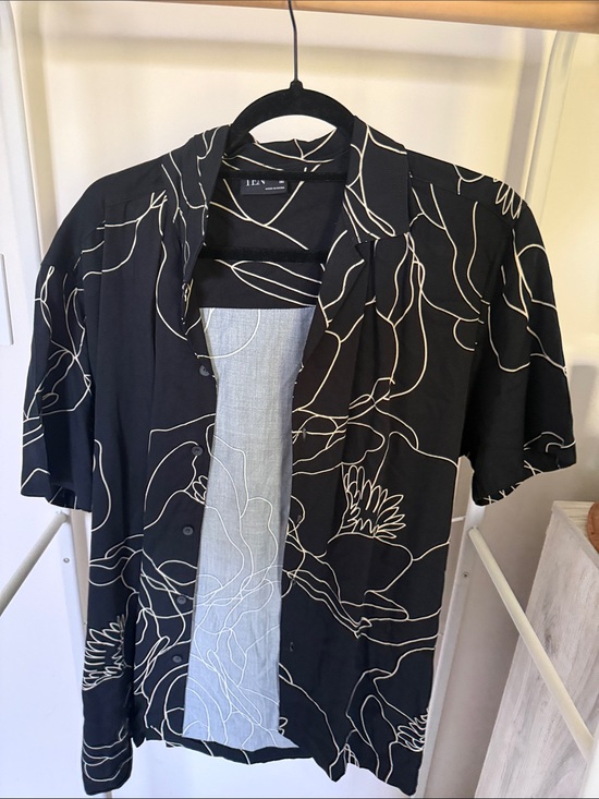 Level Ten Other - Mens Black Short-Sleeve Button Shirt with White Botanical Line Print